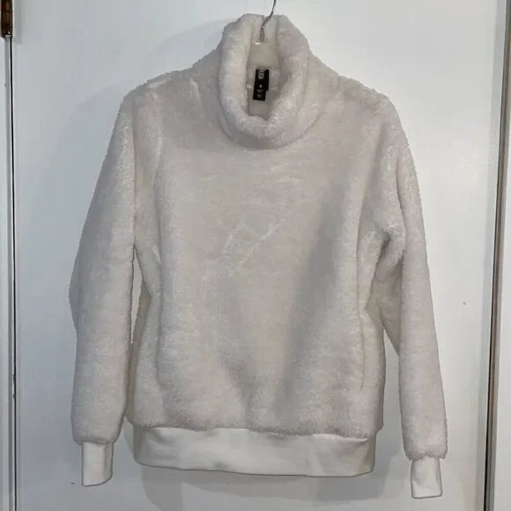 NWT Women's S White LUKKA LUX Faux Fur Pullover Sweater Very Soft & Cozy